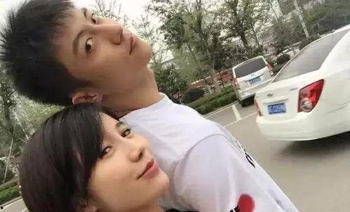 我，黄毛假少爷，全家人追着宠,全家人宠爱下的成长传奇